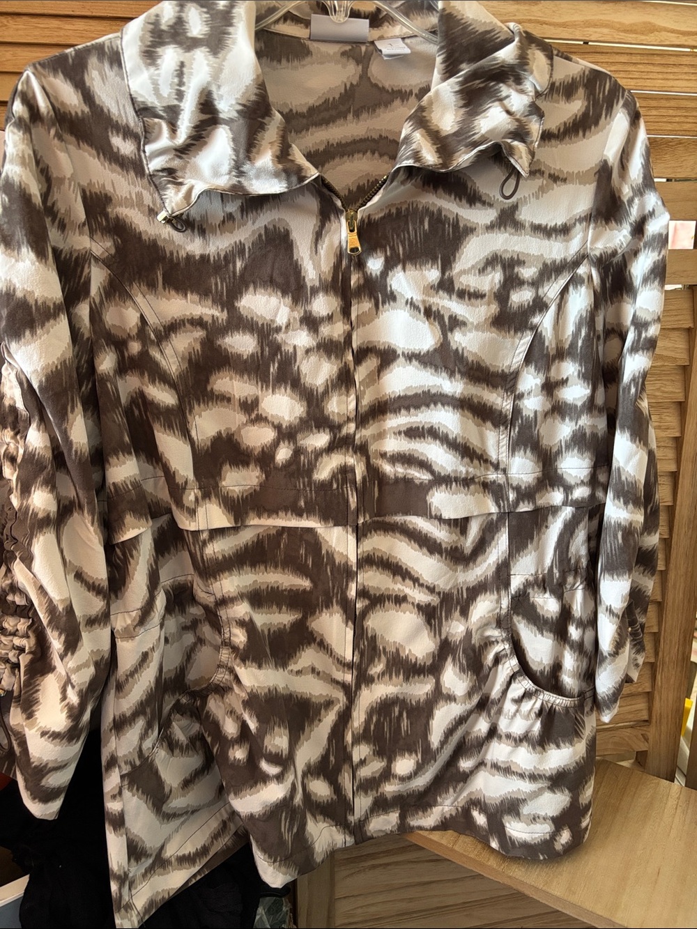 Chico’s Zenergy Taupe and White Patterned Lightweight Jacket 1 Medium